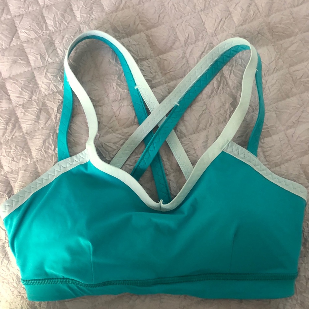Lululemon waterproof sports bra sz 4